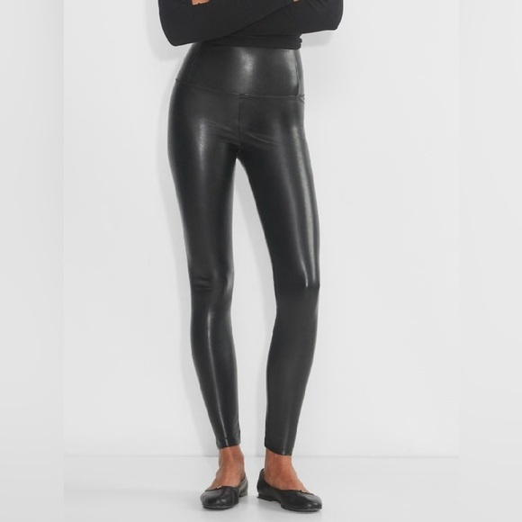 Wilfred Pants - Women’s Aritzia Wilfred Free Black Faux vegan Leather Leggings size xs.